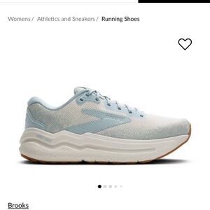 Brooks Ghost Max in Coconut /Winter